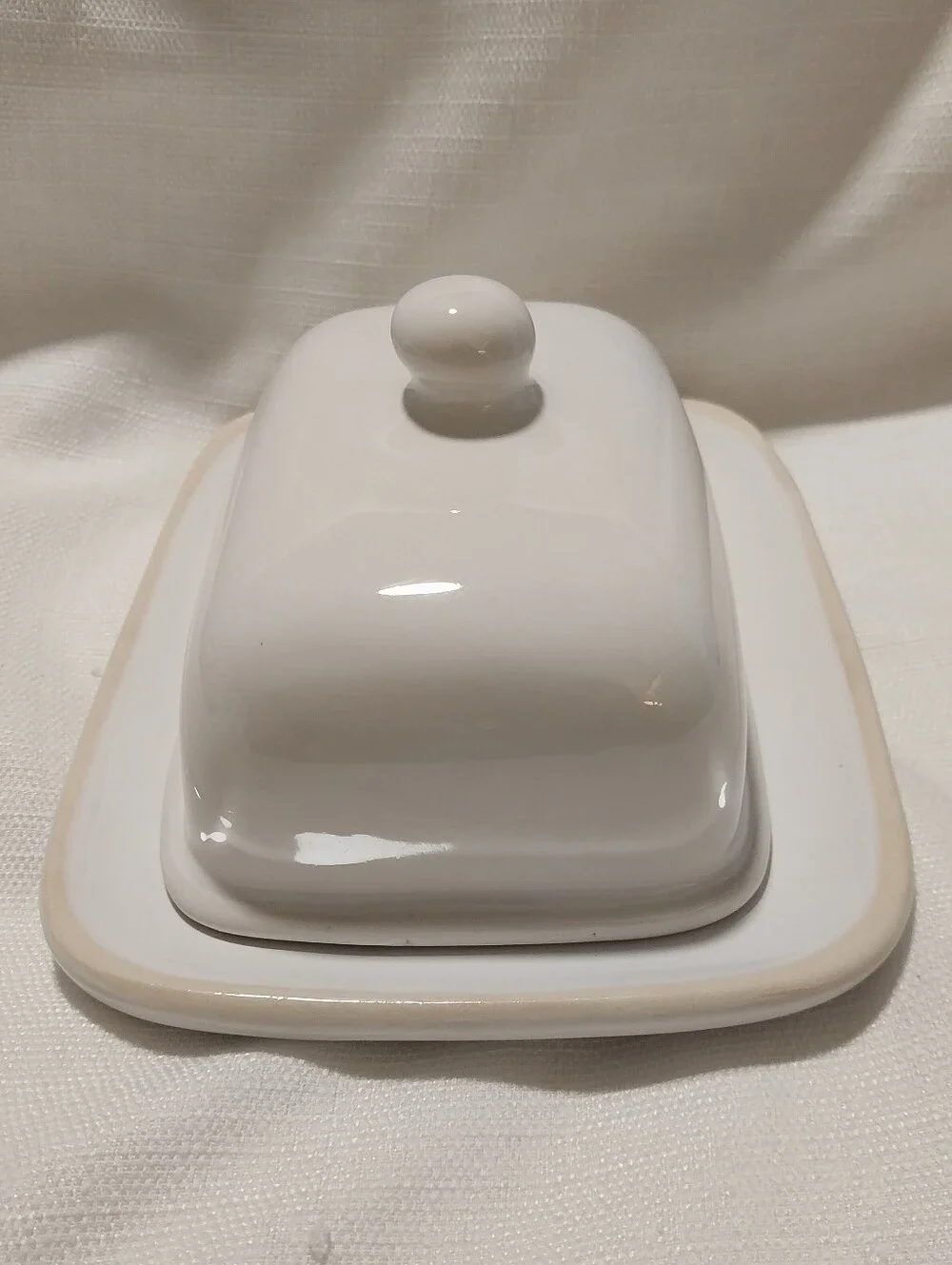 Viva by Vietri Discontinued White & Cream Ceramic Large Covered Butter Dish